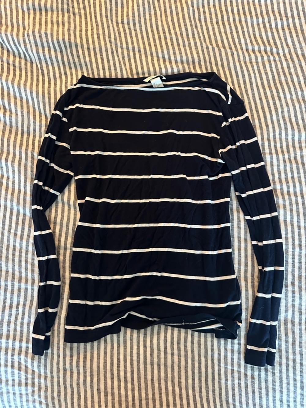 H&M Women’s Navy and White Striped Long-Sleeve Top